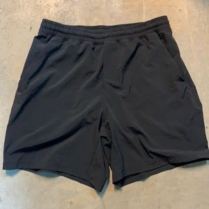Men’s Lululemon Shorts Large Liner Black 7”